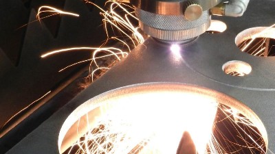 執(zhí)信環(huán)保激光切割煙霧過(guò)濾器，幫助激光切割企業(yè)凈化車間污染！