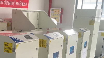 凈化塑料模具廠煙塵污染，就用執(zhí)信環(huán)保工業(yè)煙塵凈化器